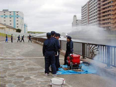 消防団の訓練(新河岸川遊歩道)