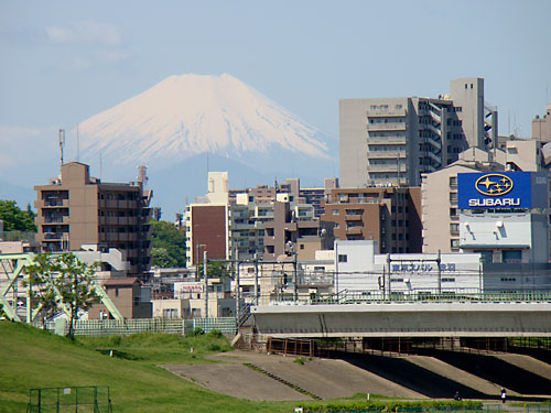 ＪＲ鉄橋越しの富士山ビュー
